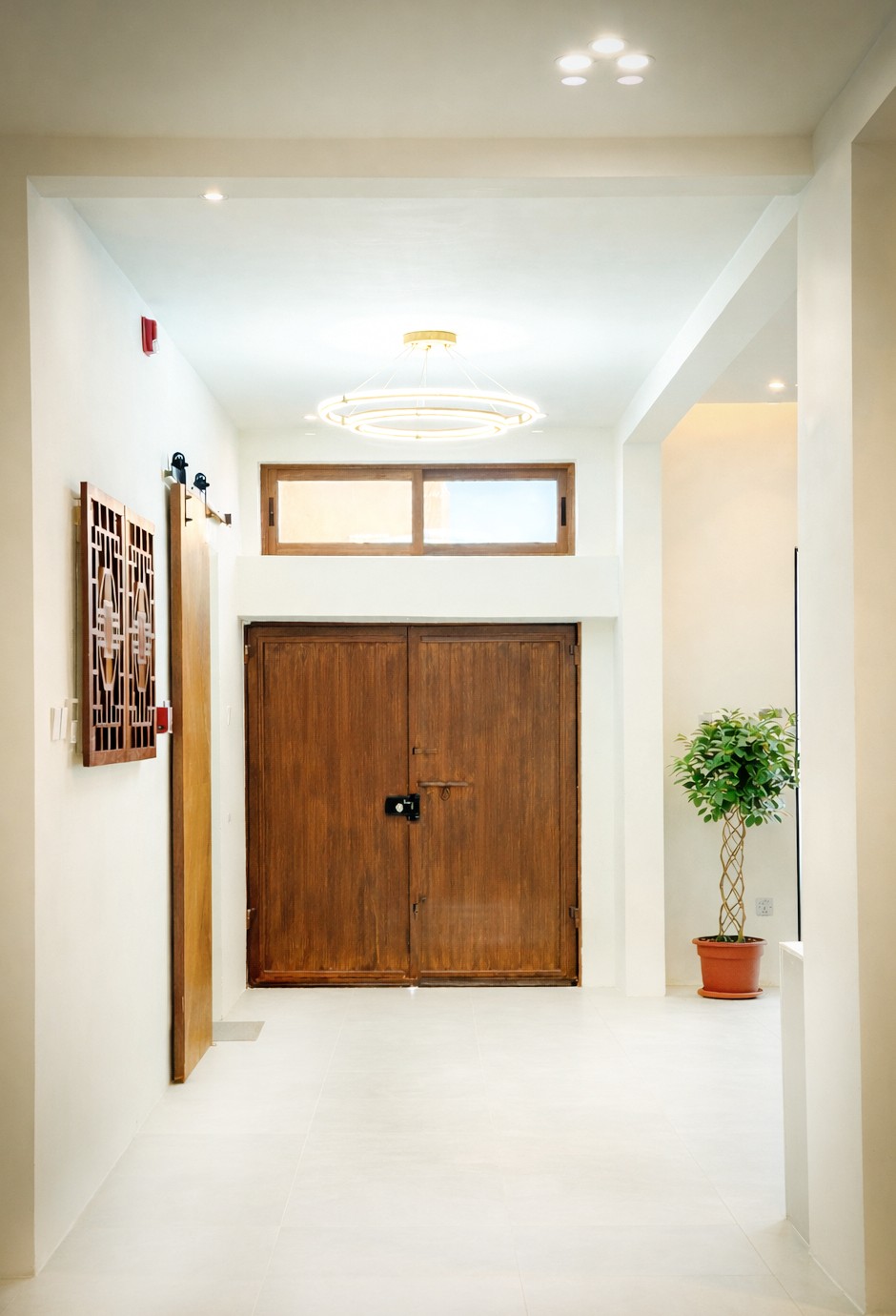 Office remodeling Riyadh - BEMS office meeting room after remodeling by Hanjin E&T