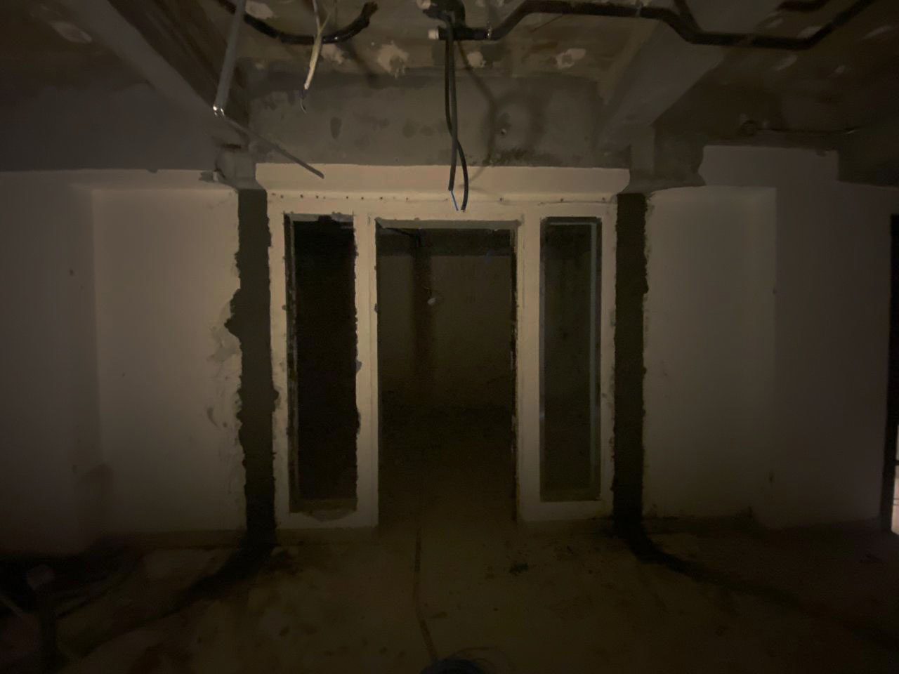 Office fit-out Riyadh - ceiling and lighting installation