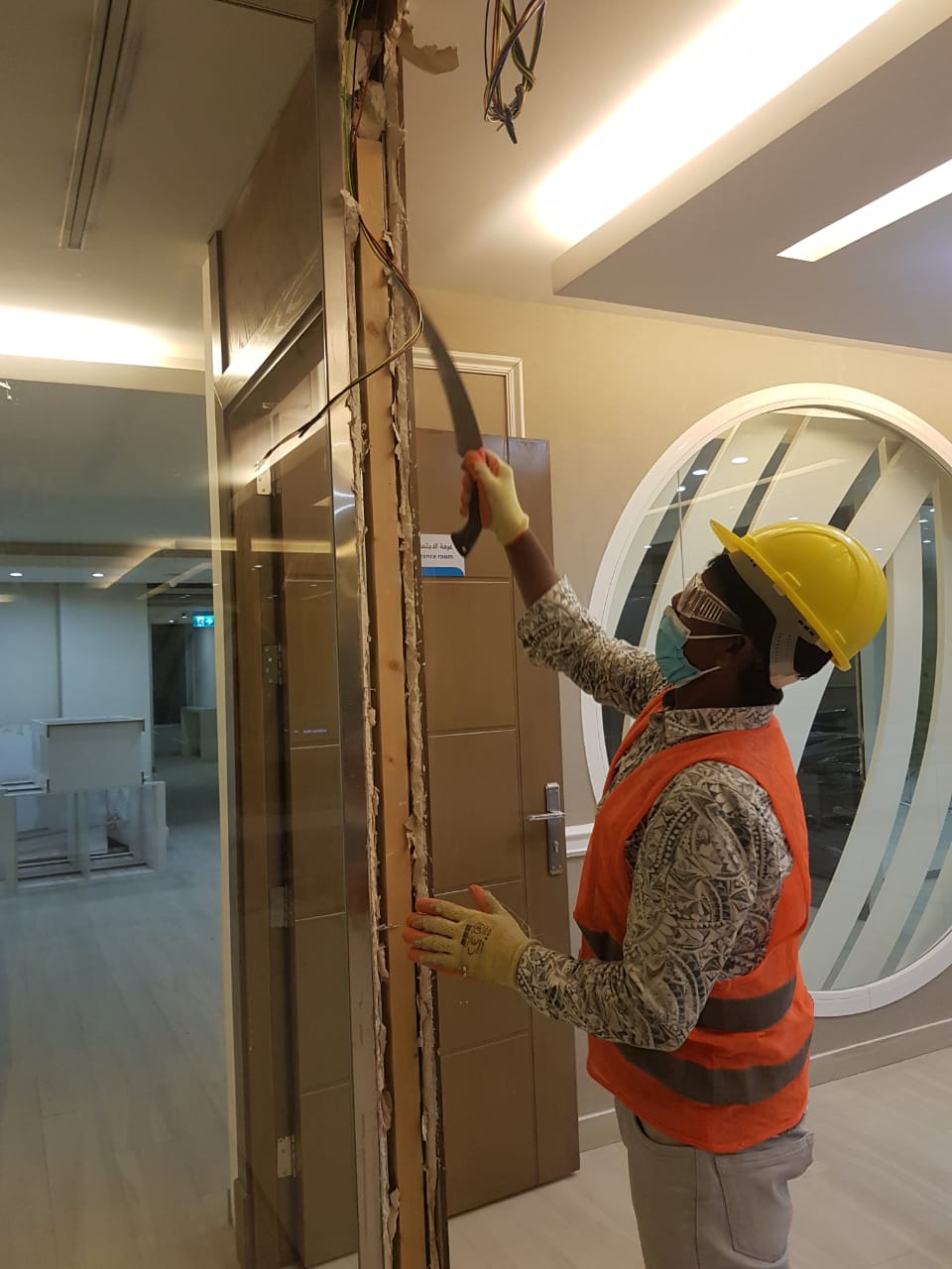 Office fit-out Riyadh construction process - Hanwha project ceiling installation