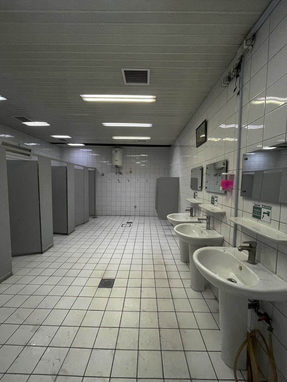 Office fit-out Riyadh before – Restroom facilities upgrade